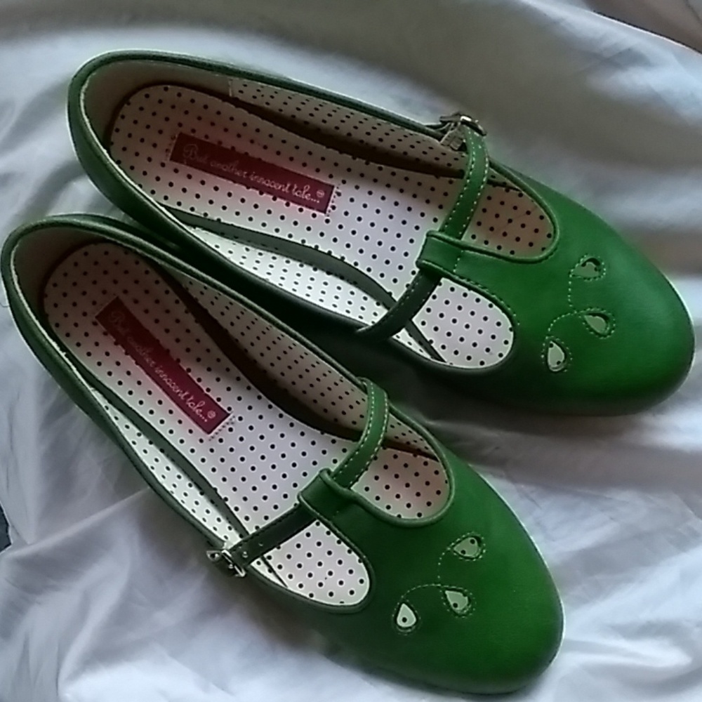 B.A.I.T. Everline Green flats 8.5